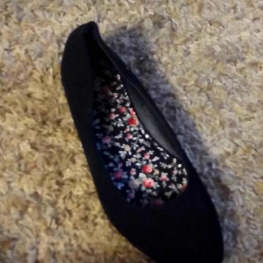Flat shoes